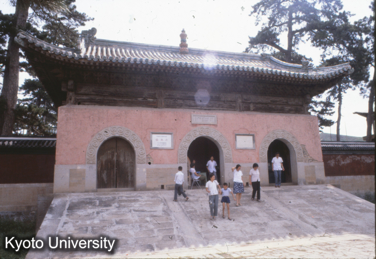 31-13_承徳普楽寺山門（漢族式、形式特殊） (1)
