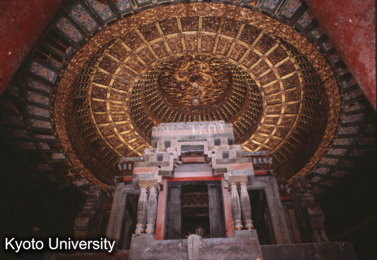 31-25_普楽寺旭光閣 内部中央 立体曼荼羅と主仏（歓喜仏） (1)