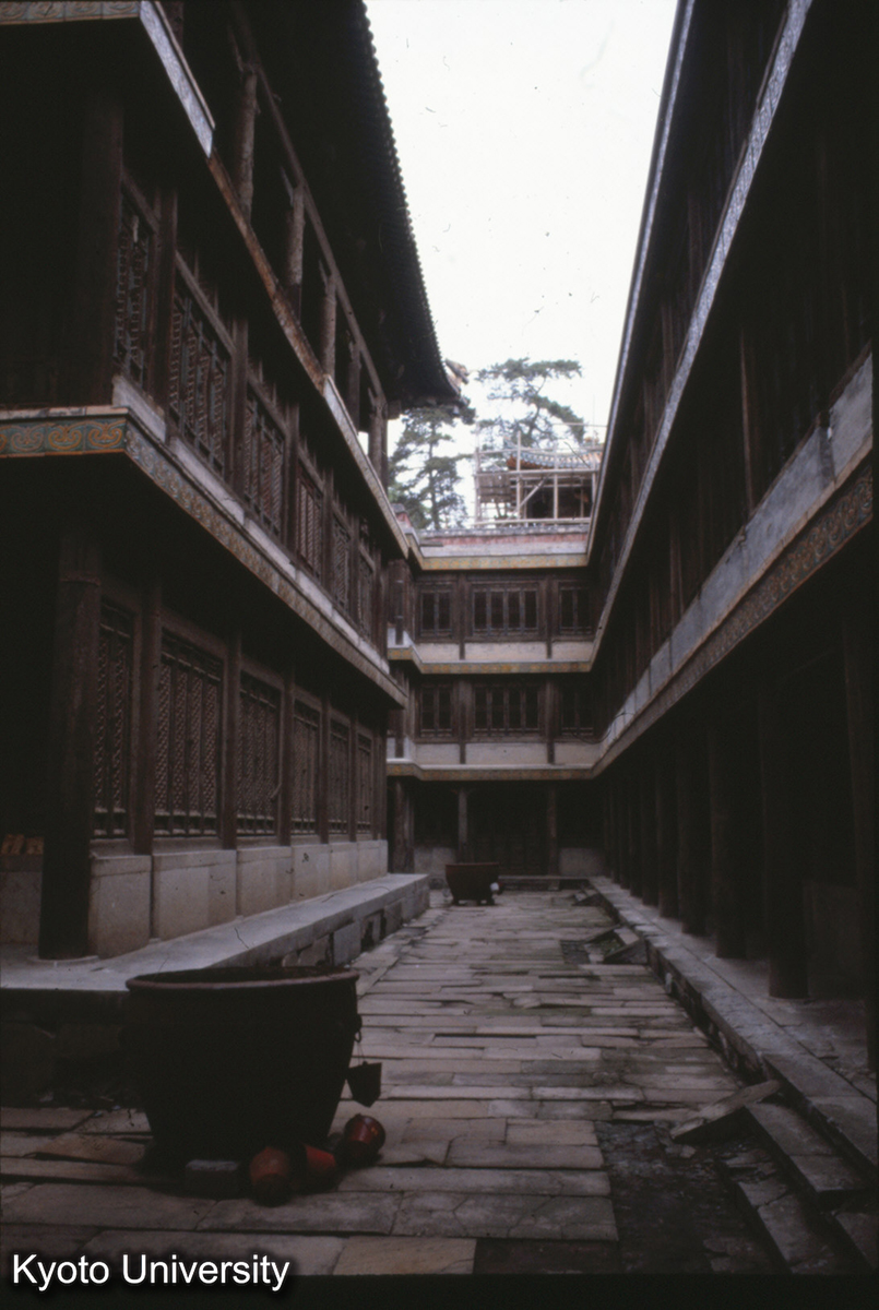 32-29_承徳須弥福寿廟 大紅台内部（妙高荘厳殿と群楼） (1)