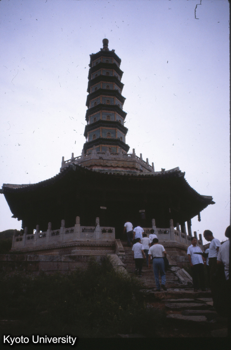 33-12_承徳須弥福寿廟 琉璃宝塔 (1)