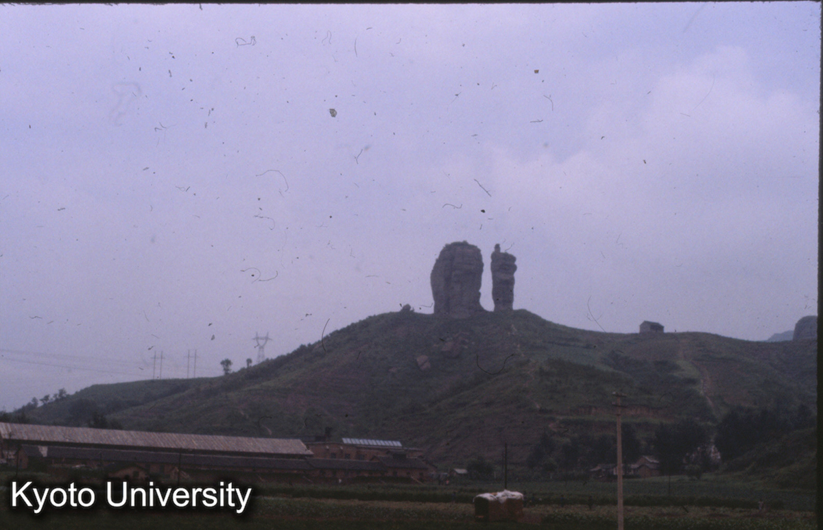 33-21_承徳双塔山（市郊西約15km） (1)