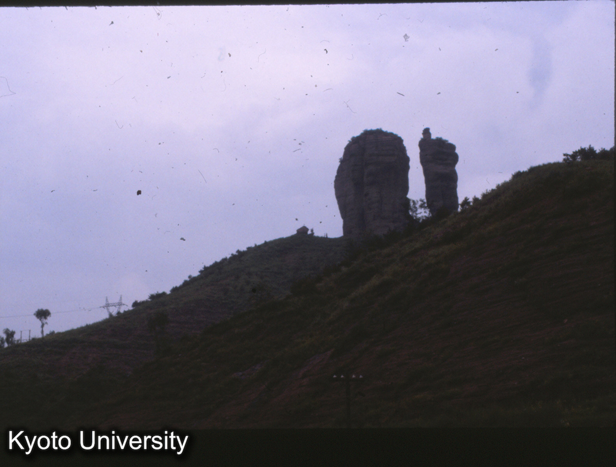 33-22_承徳双塔山 (1)