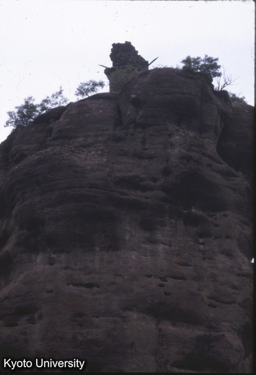 33-28_承徳双塔山 (1)