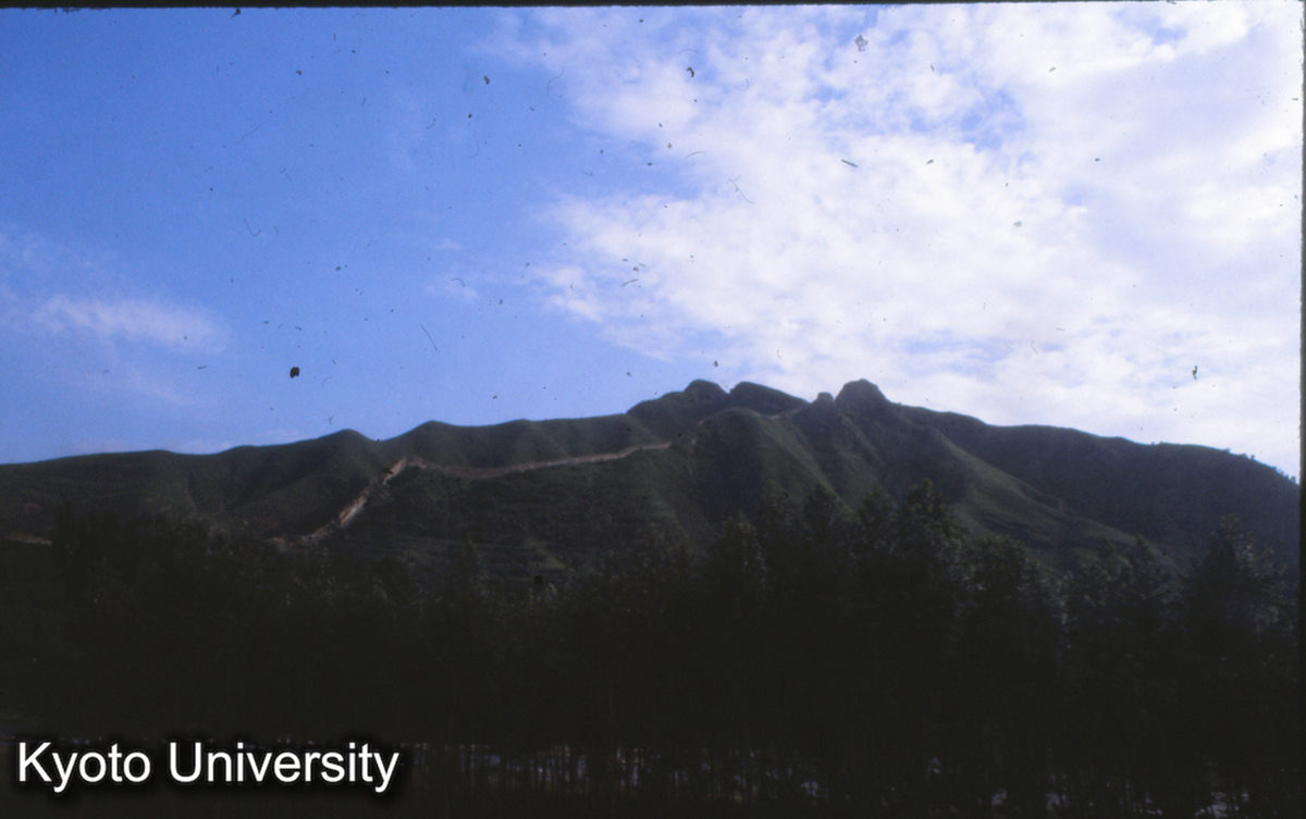 33-34_長城墻子路（北京→承徳 中間、車中ヨリ） (1)