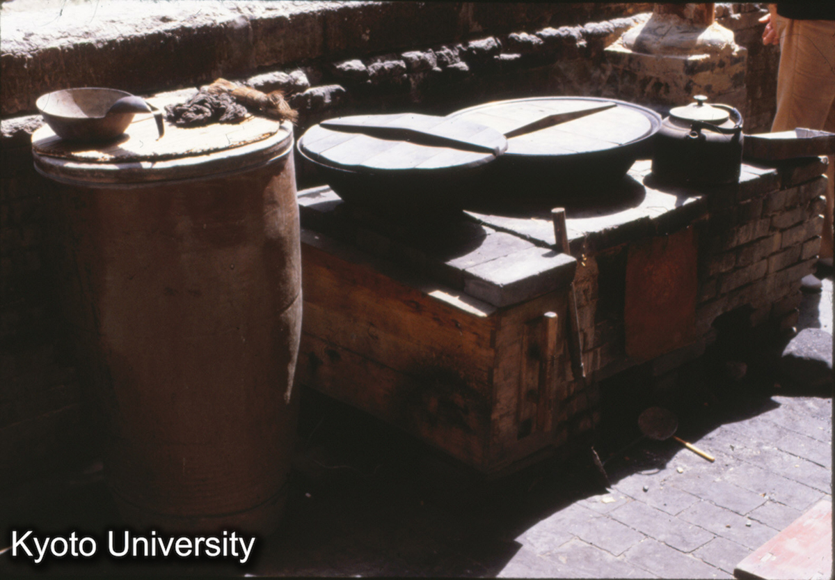 35-27_フイゴつき竃（渾源懸空寺） (1)