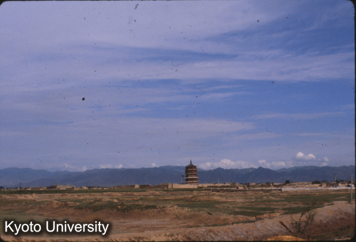 37-15_応県木塔 遠景 (1)