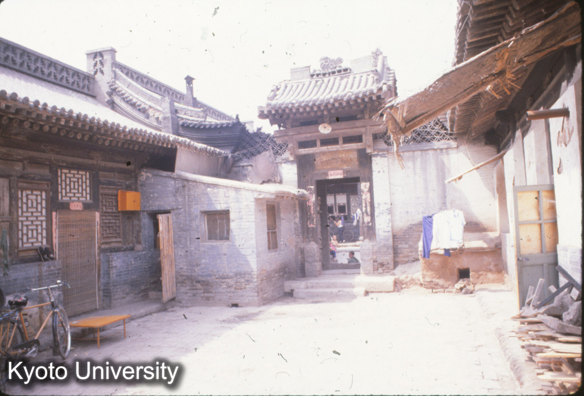 40-26_平遥 城内民居 垂花門・外院 (1)