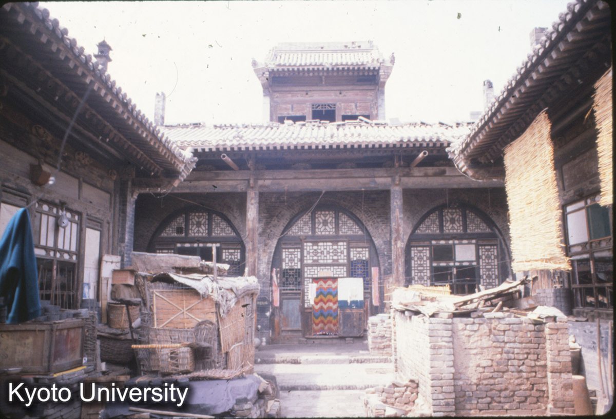 40-27_平遥 城内民居 内院・窯（正房）窯上房 (1)