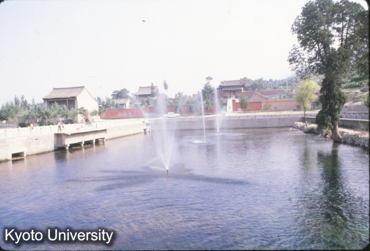 43-3_洪洞 広勝寺 噴水 (1)