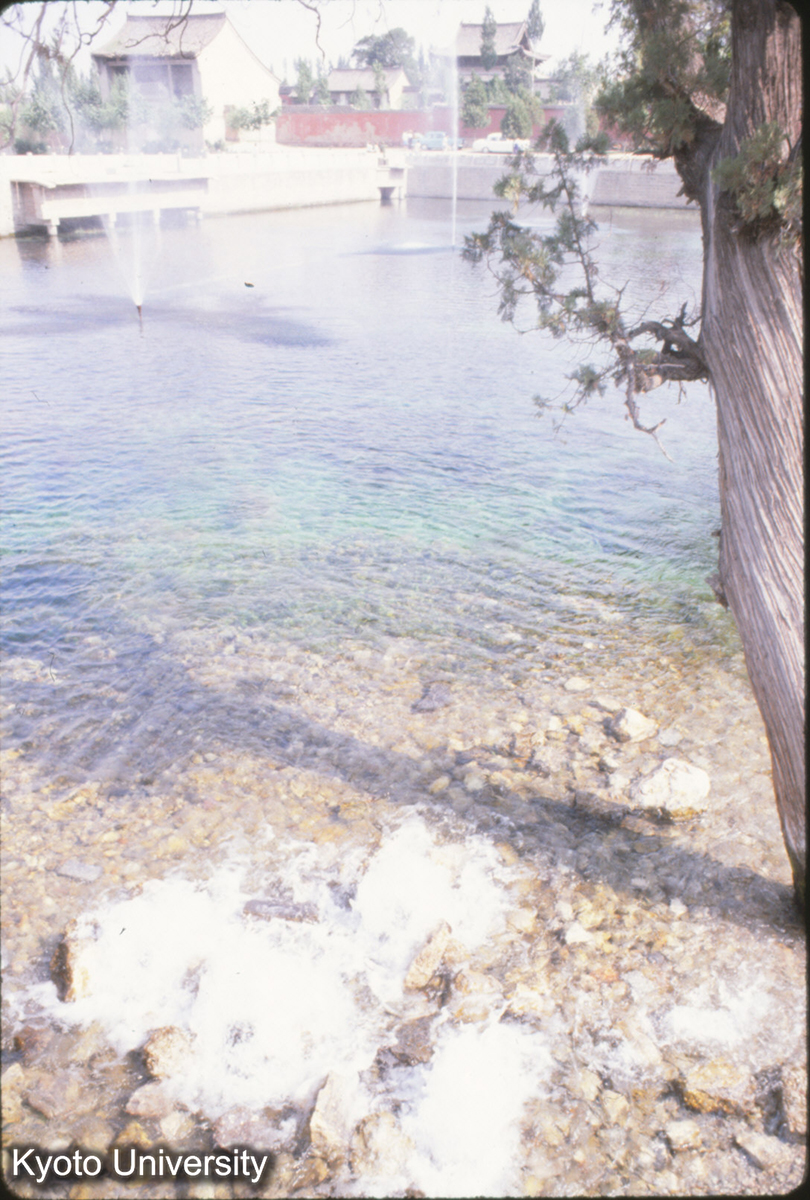 43-7_洪洞 広勝寺 清水と噴水 (1)