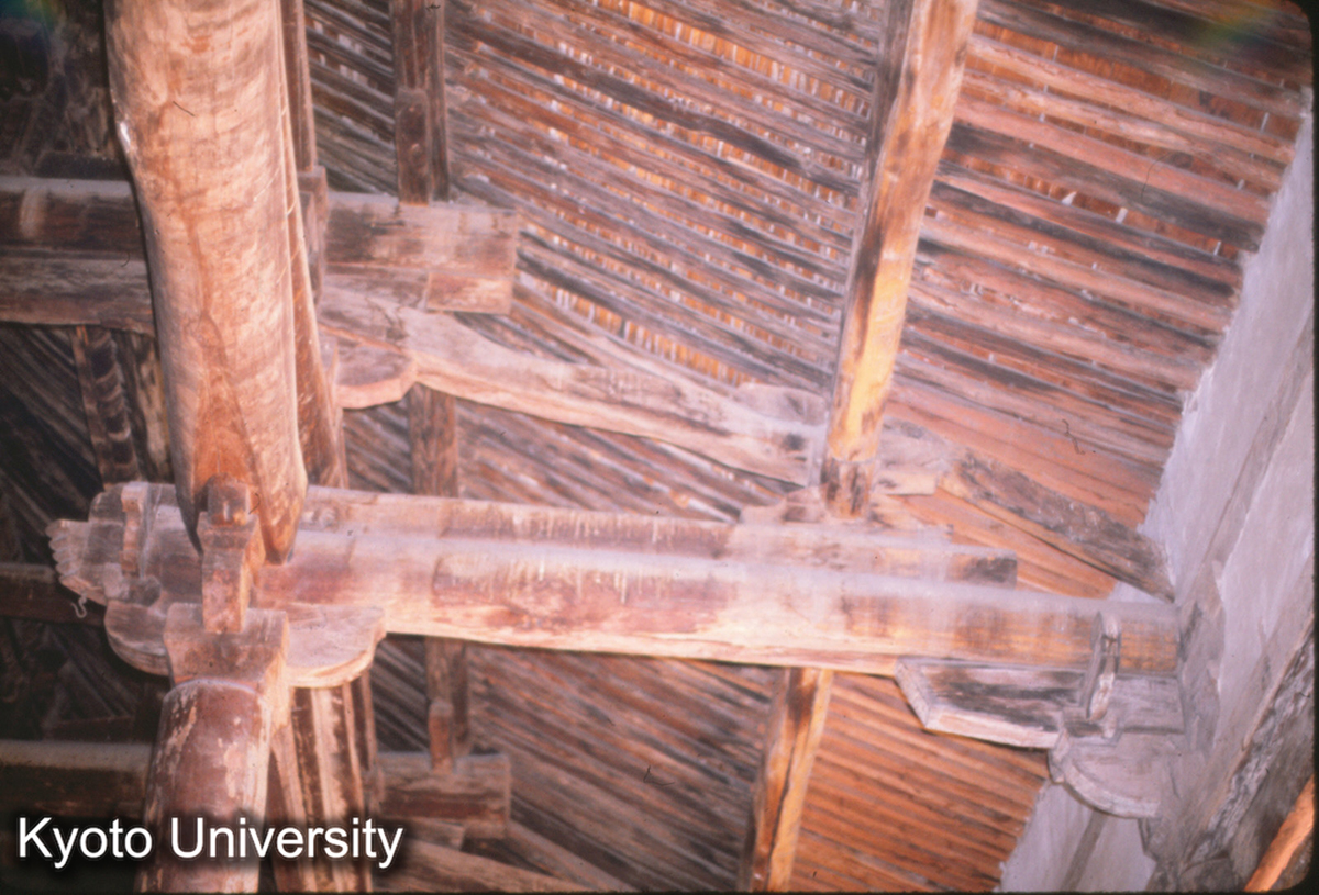 44-37止_広勝下寺 後殿（正殿） 斜梁_81 (1)