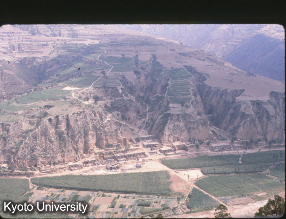 46-1_黄土地帯の村 蒲県 (1)