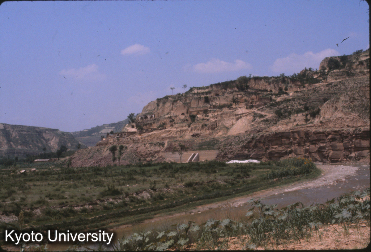 46-10_窯洞 蒲県→隰県途中（山中・午城付近?） (1)