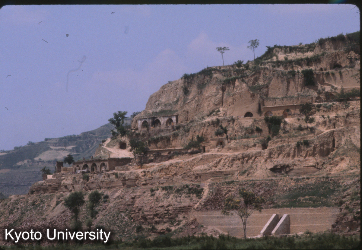 46-11_窯洞 蒲県→隰県途中（山中・午城付近?） (1)