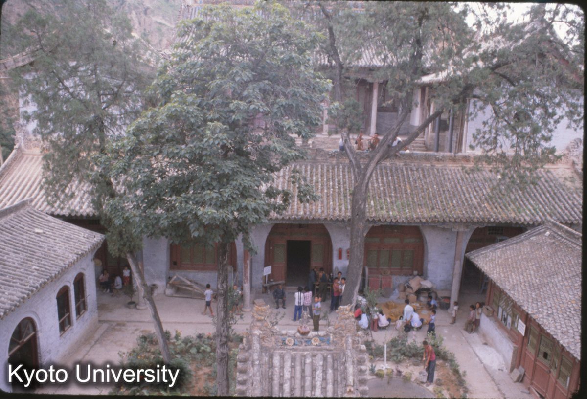 47-5_隰県 小西天 大雄宝殿（無梁殿）と配殿 (1)