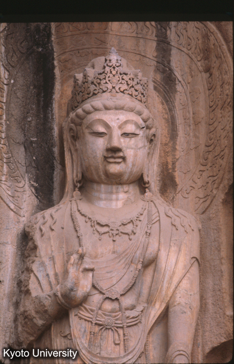 52-8_龍門 奉先寺 左脇侍菩薩 (1)