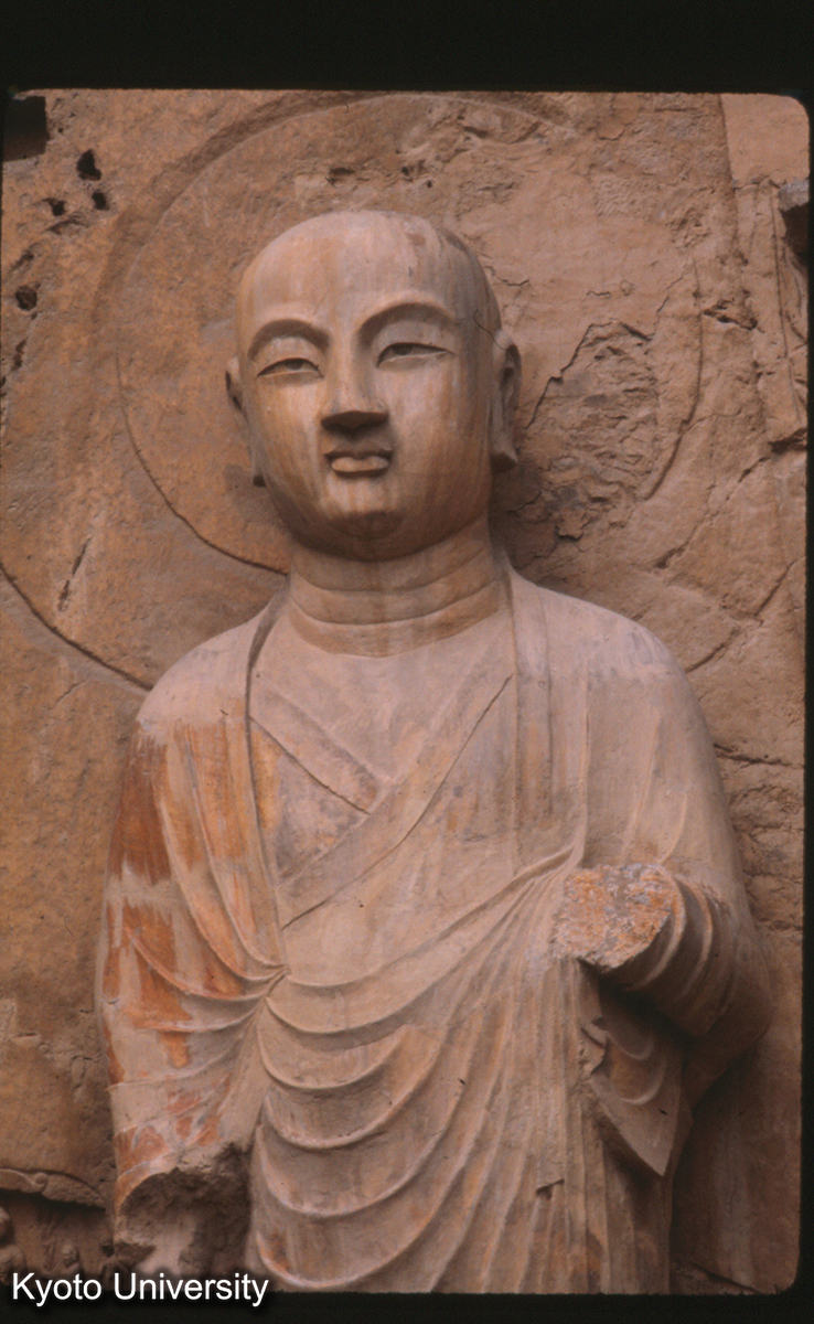 52-10_龍門 奉先寺 左脇侍弟子 (1)