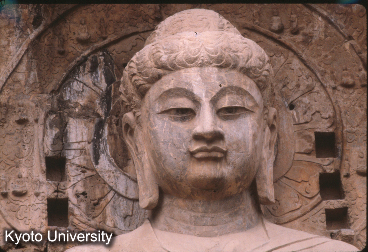 52-11_龍門 奉先寺 主仏 (1)