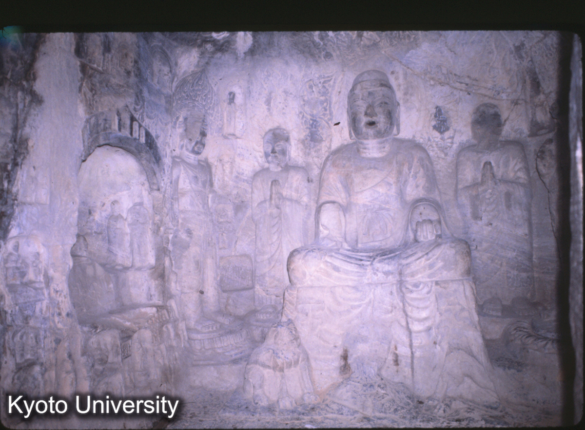 52-16_龍門 薬方洞 主仏 弟子 (1)