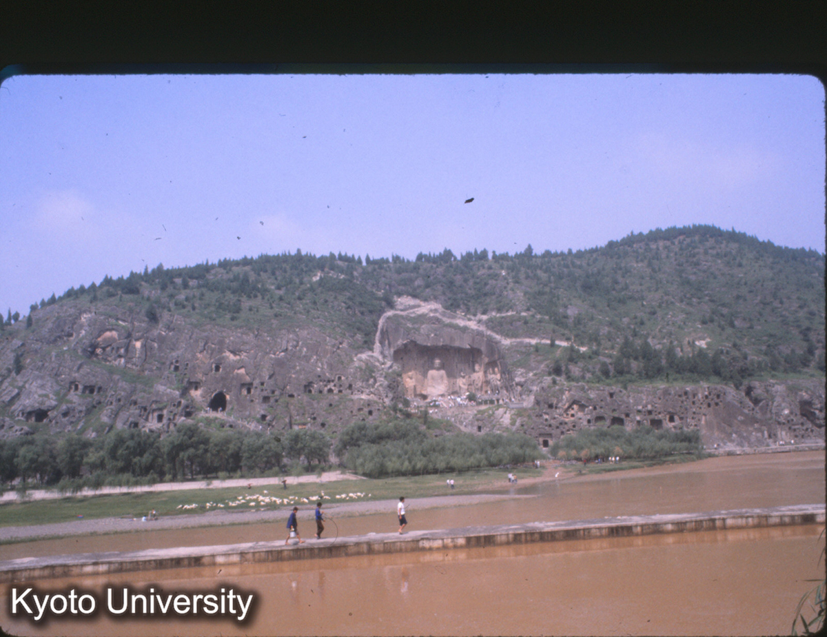 52-20_龍門 奉先寺遠景 (1)