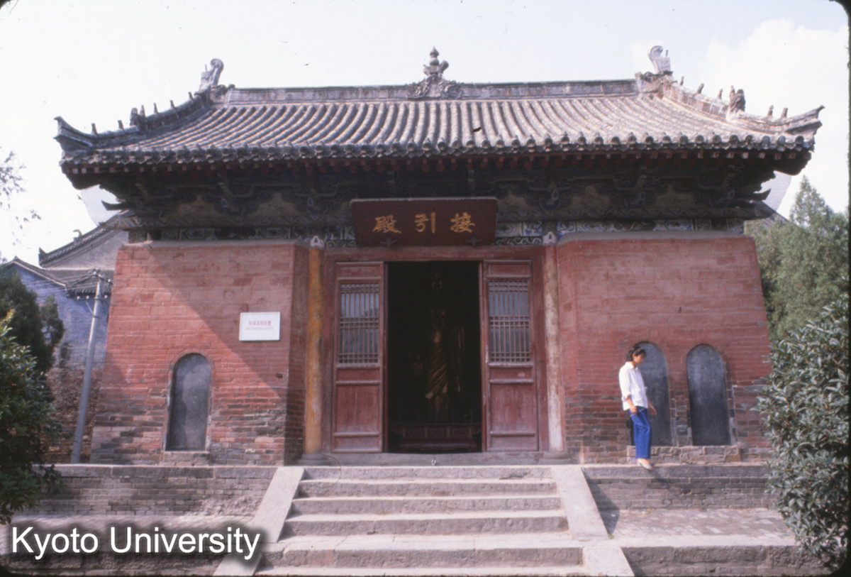 53-10_洛陽 白馬寺 接引殿（阿弥陀三尊） (1)