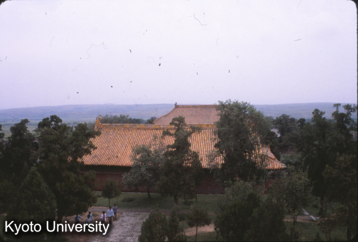 54-26_登封 中岳廟 御書楼上より寝殿・中岳大殿（中軸線）をみる (1)