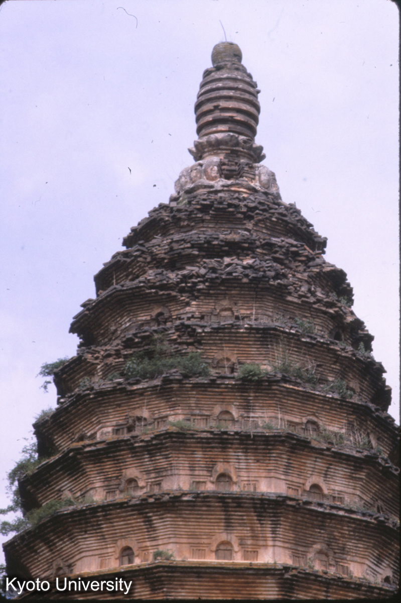 55-9_崇岳寺塔 塔刹・頂 (1)