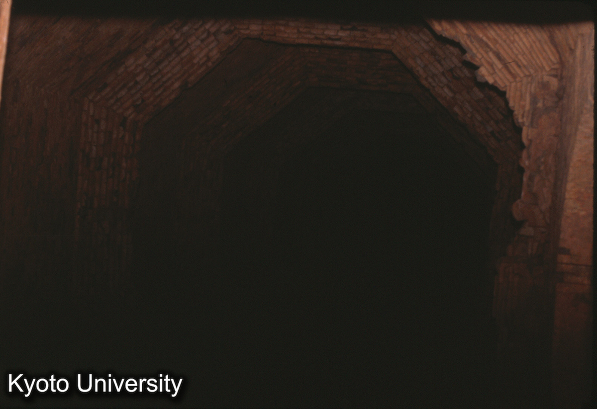 55-13_崇岳寺塔 塔身仰観 (1)