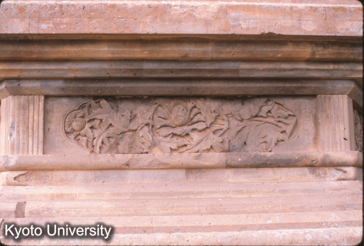 55-24_嵩山 法王寺 月庵和尚塔 須弥座束腰 (1)