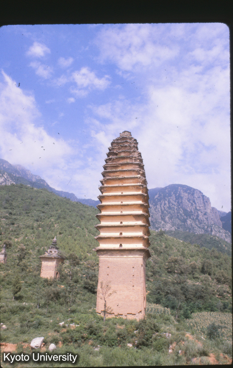 55-28_嵩山 法王寺 十五層塔 (1)