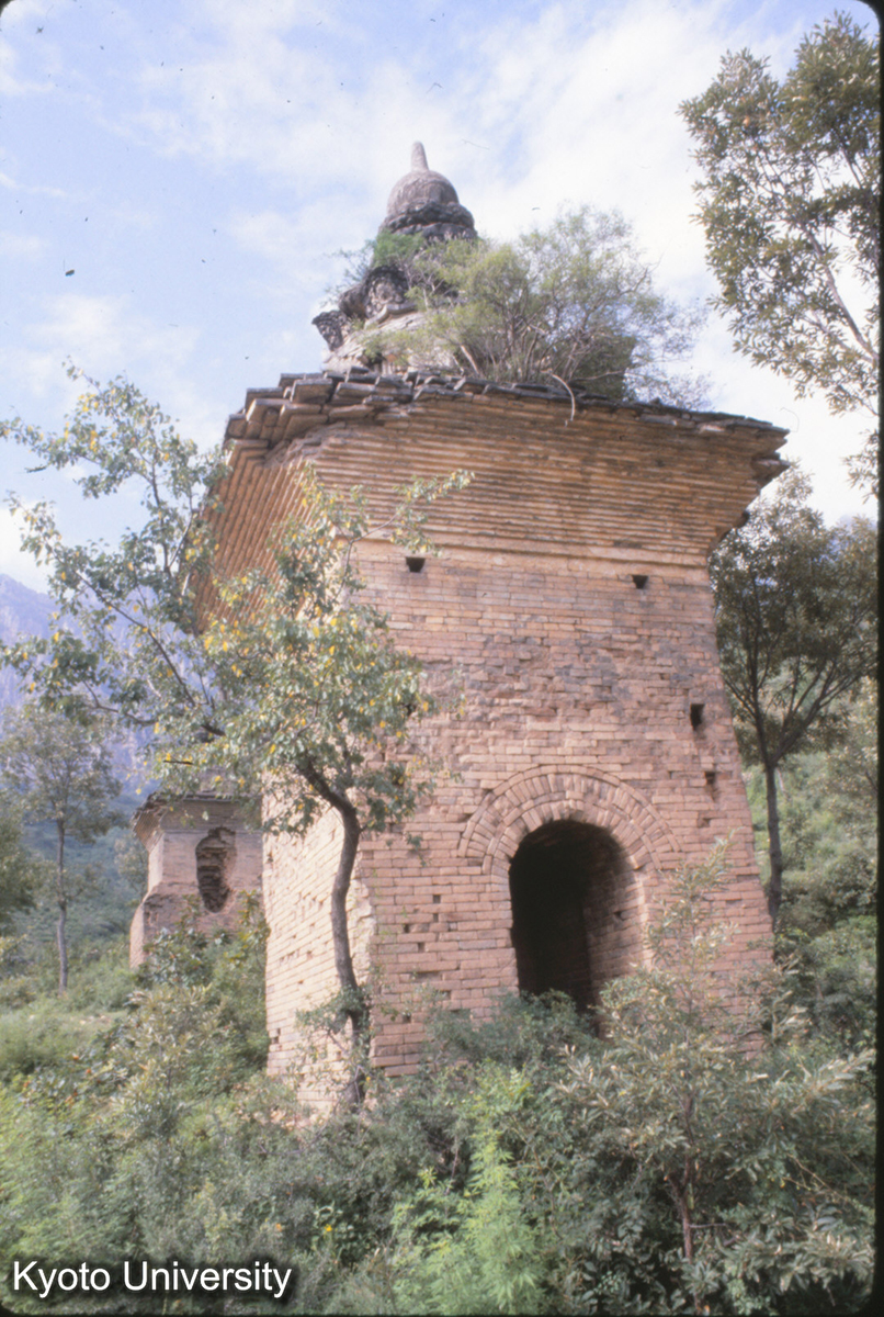 56-12_嵩山 法王寺 単層墓塔（SE）盛唐? (1)