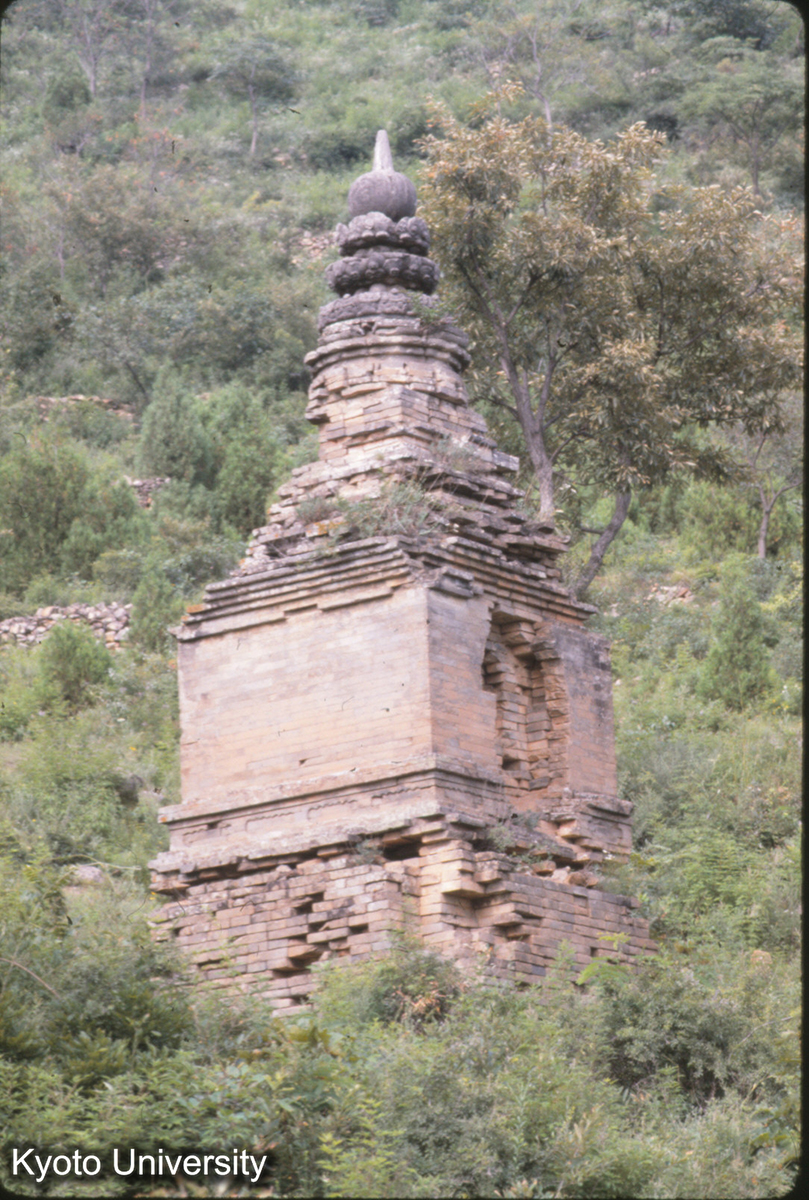 56-18_嵩山 法王寺 単層墓塔（S）中唐? (1)