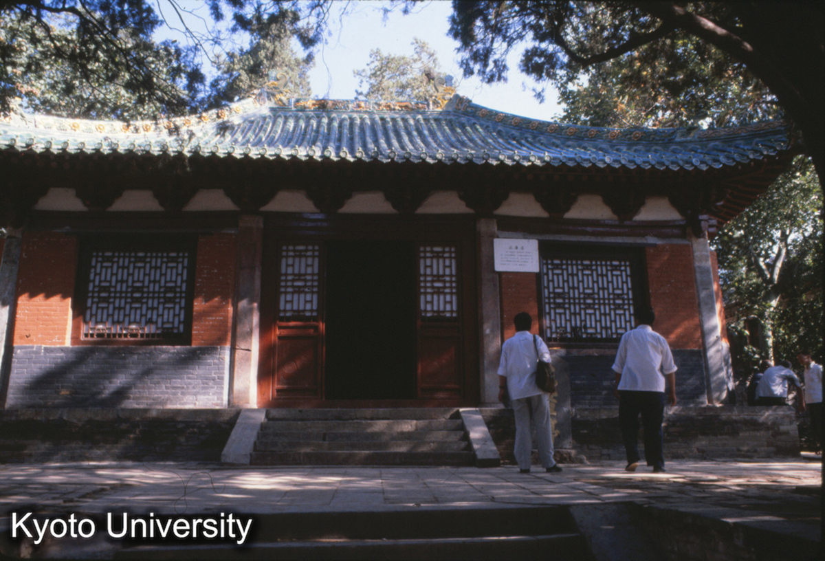 57-8_少林寺 立雪亭（達摩亭）経巻、仏教儀器をおく (1)