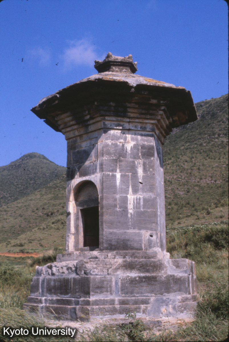 57-19_少林寺 蕭光師塔 石砌 唐代らしい (1)