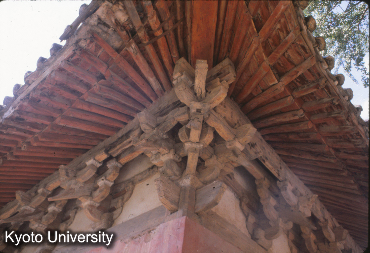 57-34_少林寺 初祖庵大殿 隅ノキ見上ゲ (1)