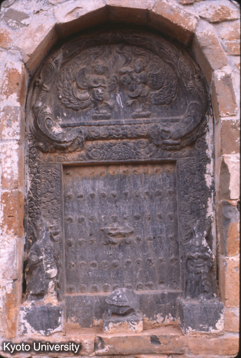 58-32_少林寺 法玩禅師塔 石扉彫刻 (1)