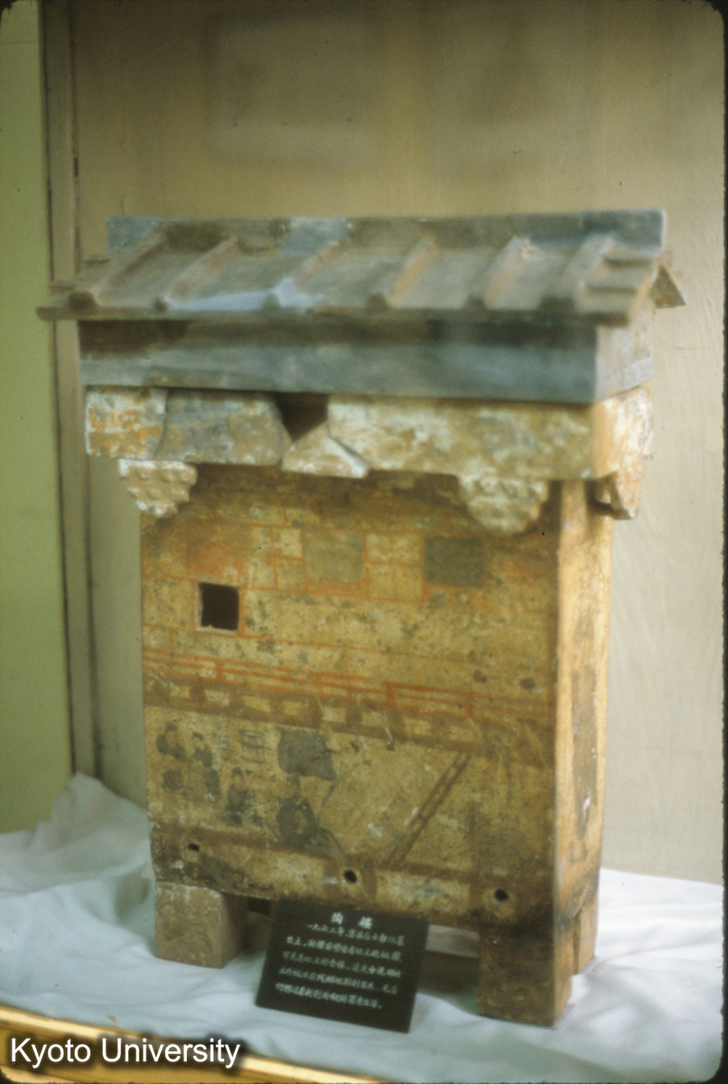 66-9_陶楼 1963.密県后土郭漢墓出土 （河南省博物館）懸山・排山 (1)