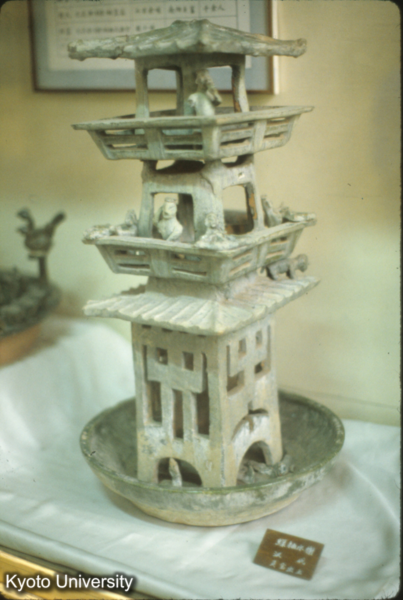 66-10_緑釉水榭 霊宝漢墓出土（河南省博物館） (1)