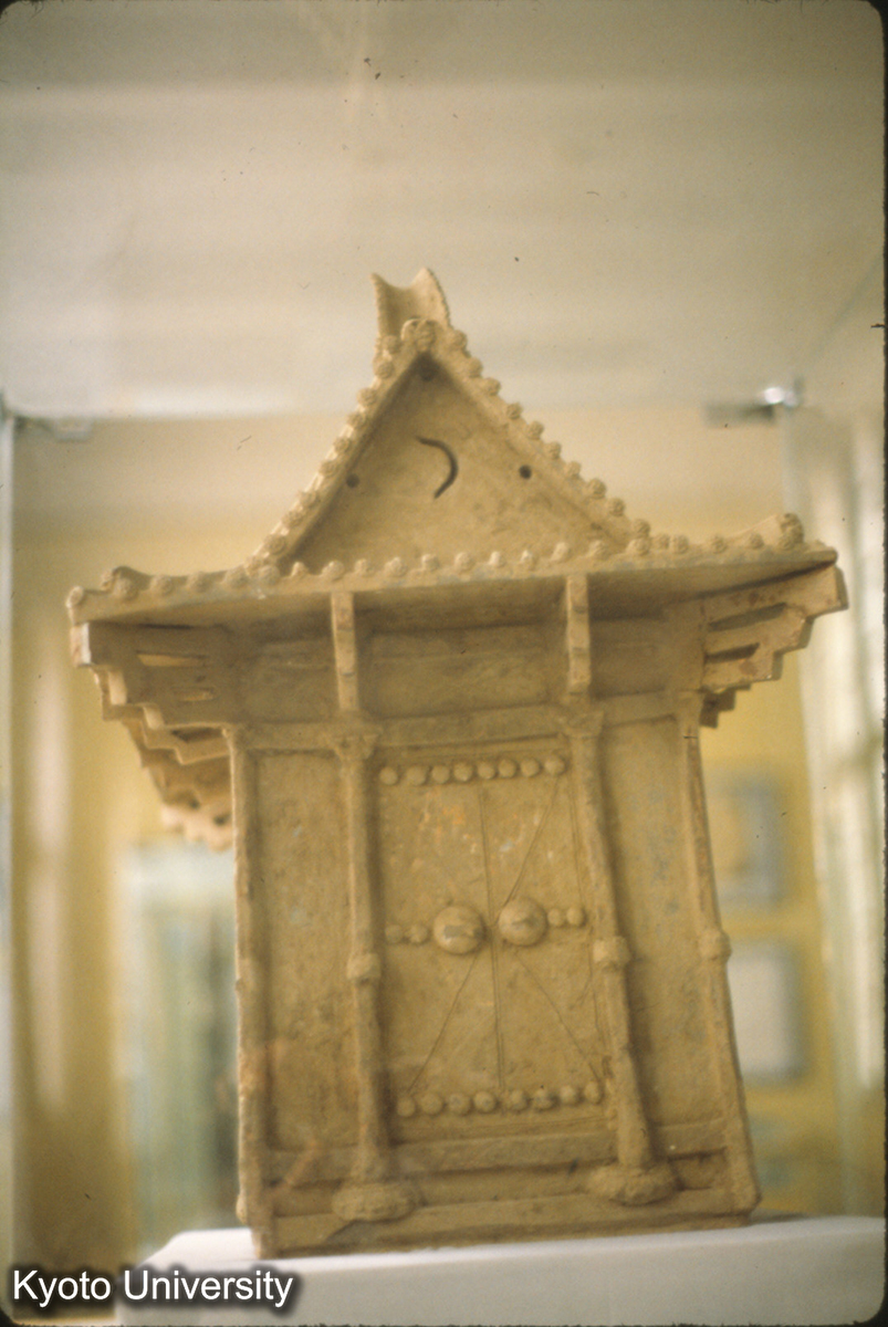 66-20_隋代陶房 側面 洛陽出土（河南省博物館） (1)