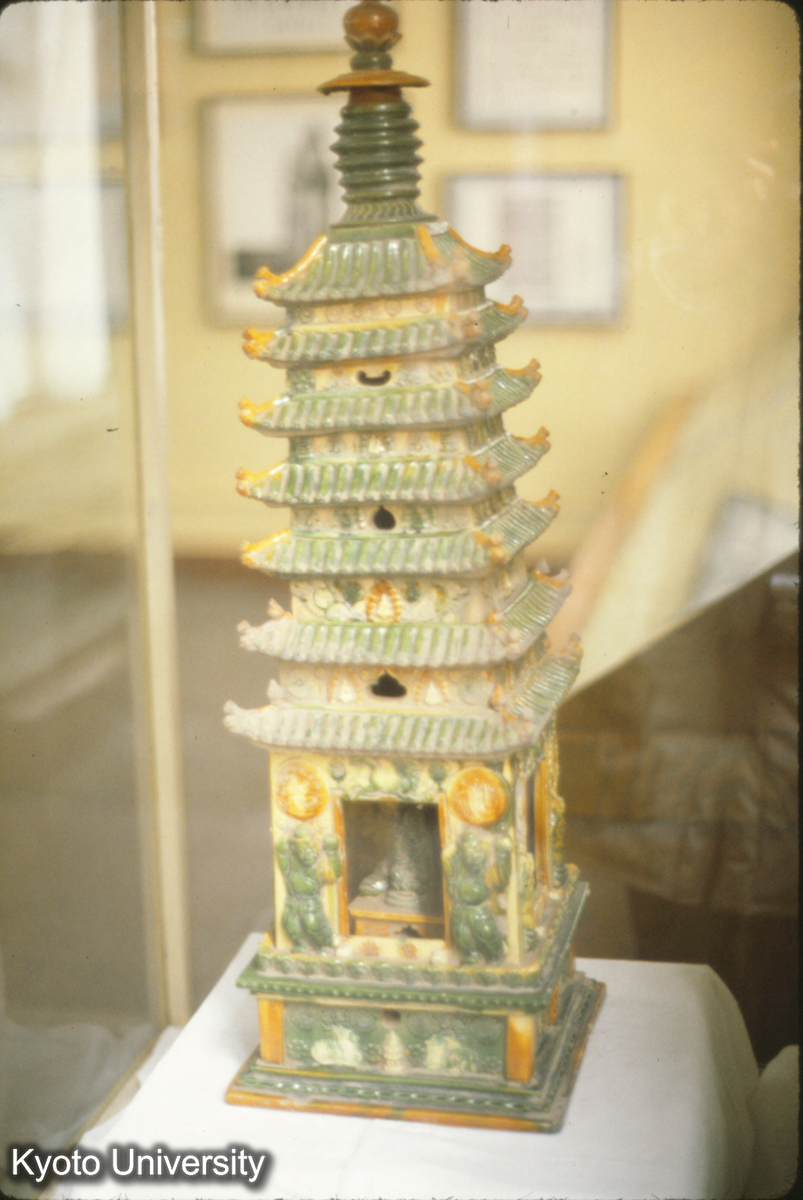 66-24_三彩七級琉璃塔 北宋　1966 密県法海寺舍利塔中発現（河南省博物館） (1)