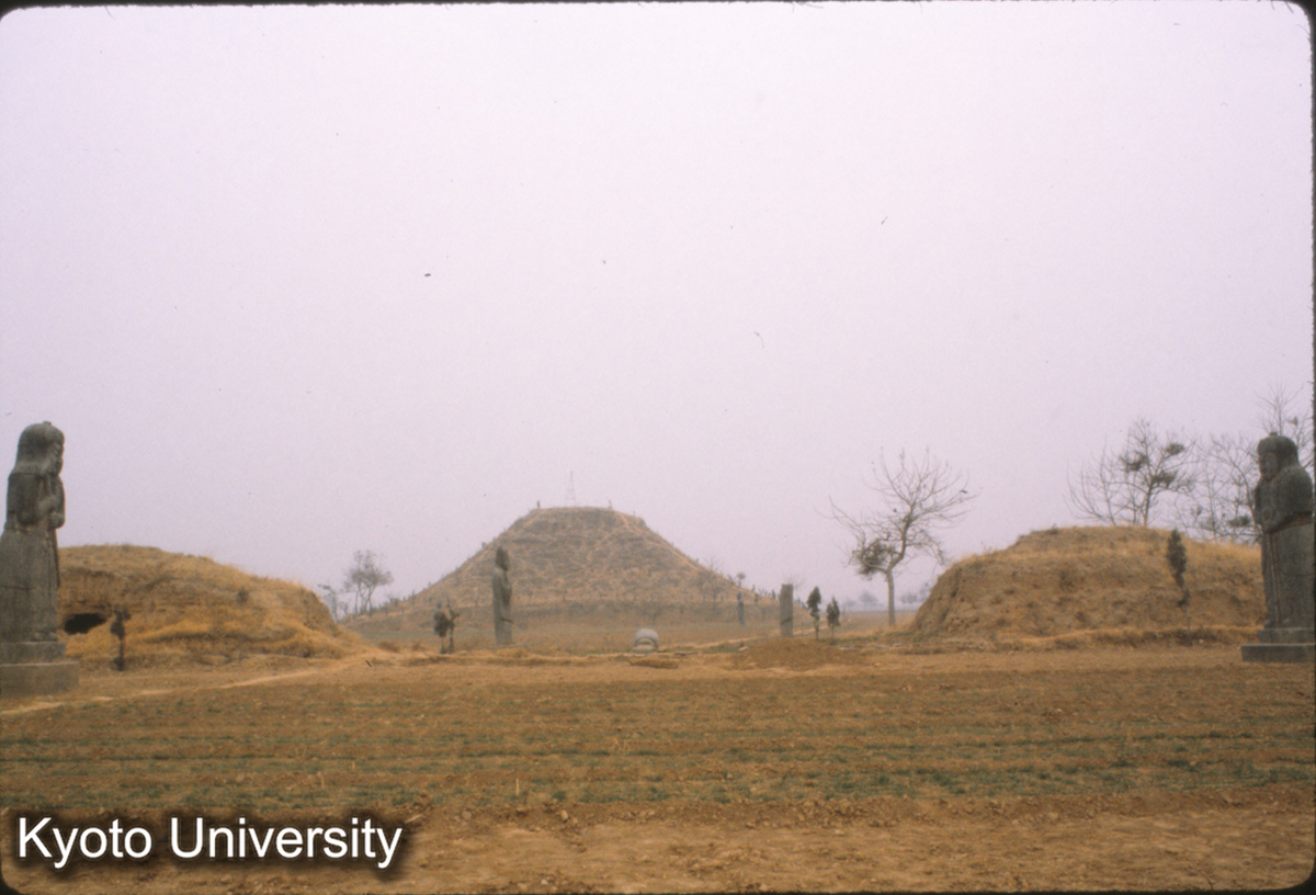 68-21_鞏県永熙陵（太宗） 南神門・墳丘 (1)