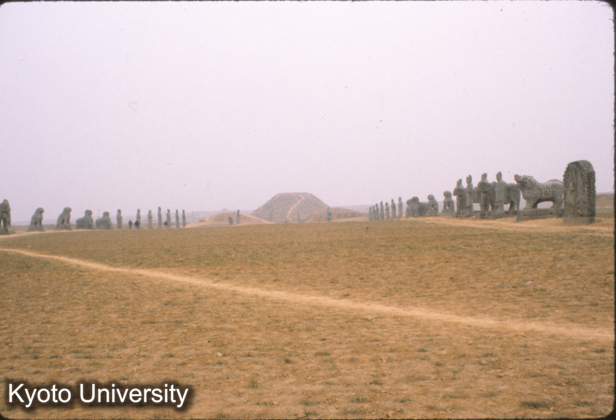 68-31_鞏県永定陵（真宗）全景 保存比較完璧 1022没 少室山両闕 中軸線上 風水最好_81 (1)