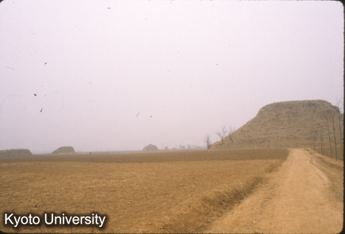 69-23_鞏県永泰陵（哲宗） 西神門・墳丘 (1)