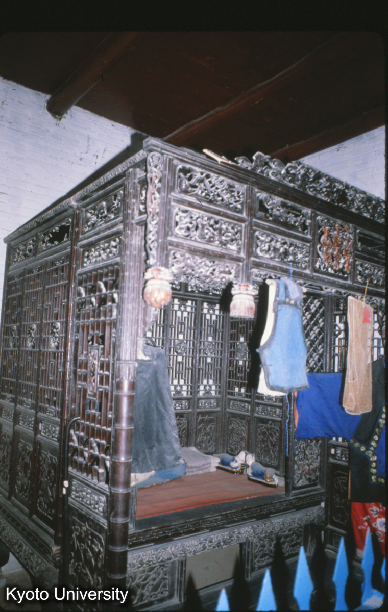 70-5_鞏県康百万地主荘園 架子牀 (1)