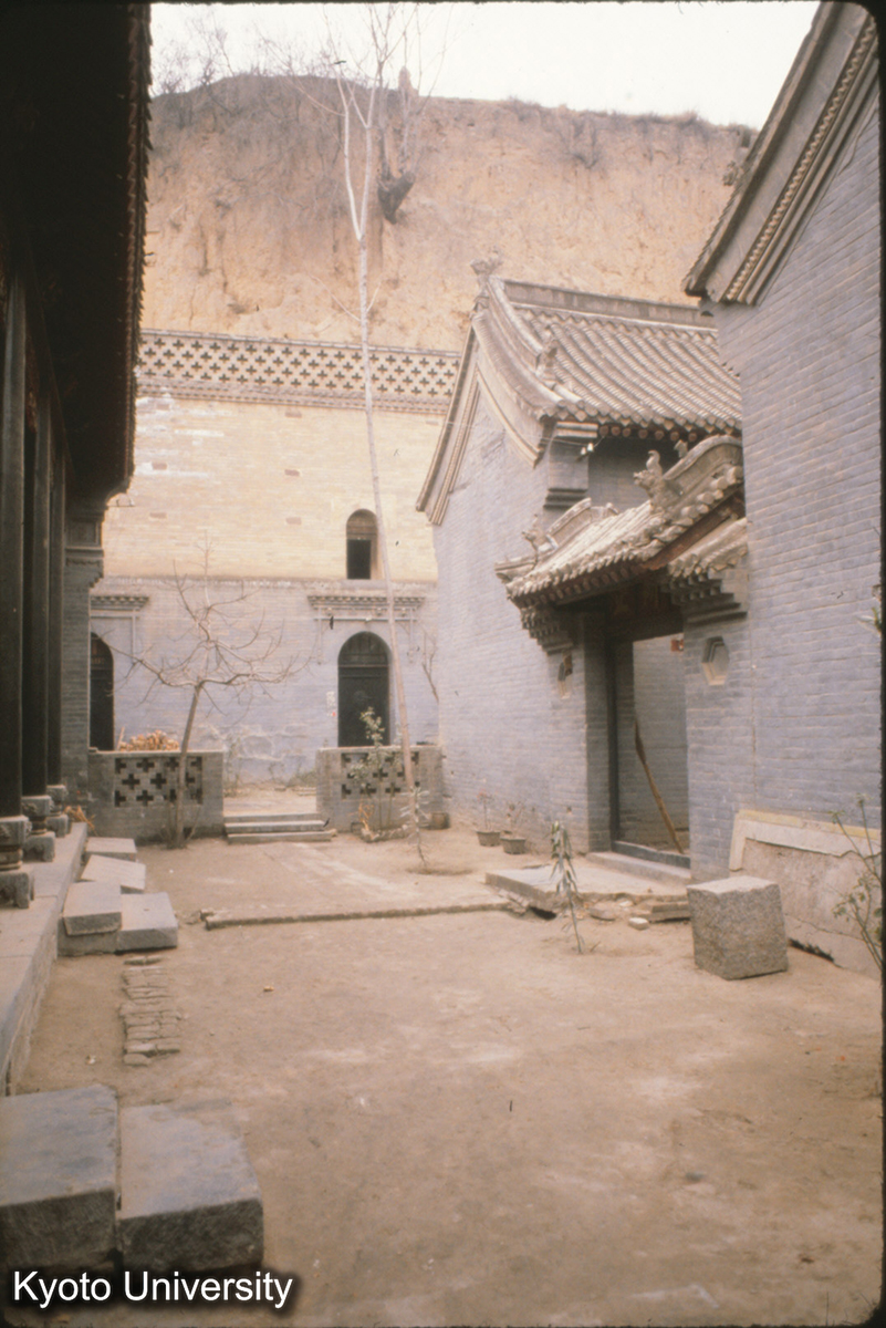 70-17_鞏県康百万地主荘園 窯洞と平房 (1)