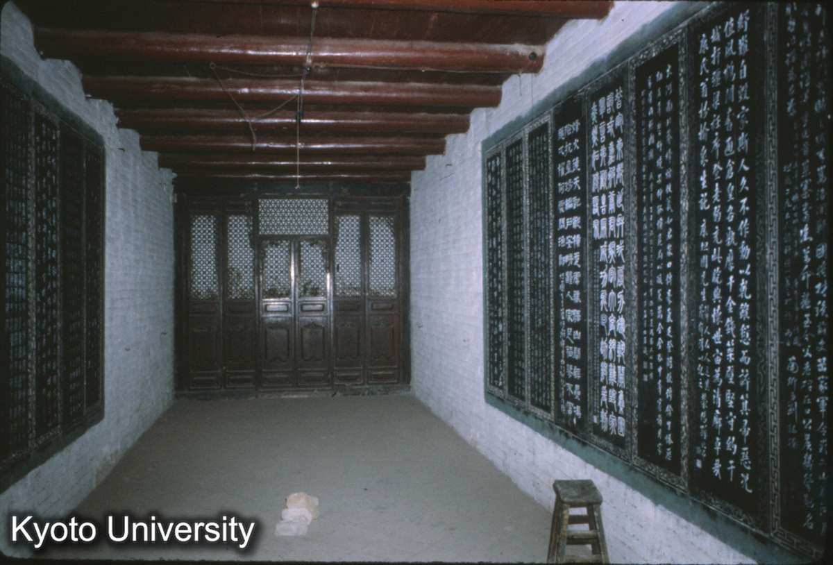 70-25_鞏県康百万地主荘園 窯上窯の楼下 (1)