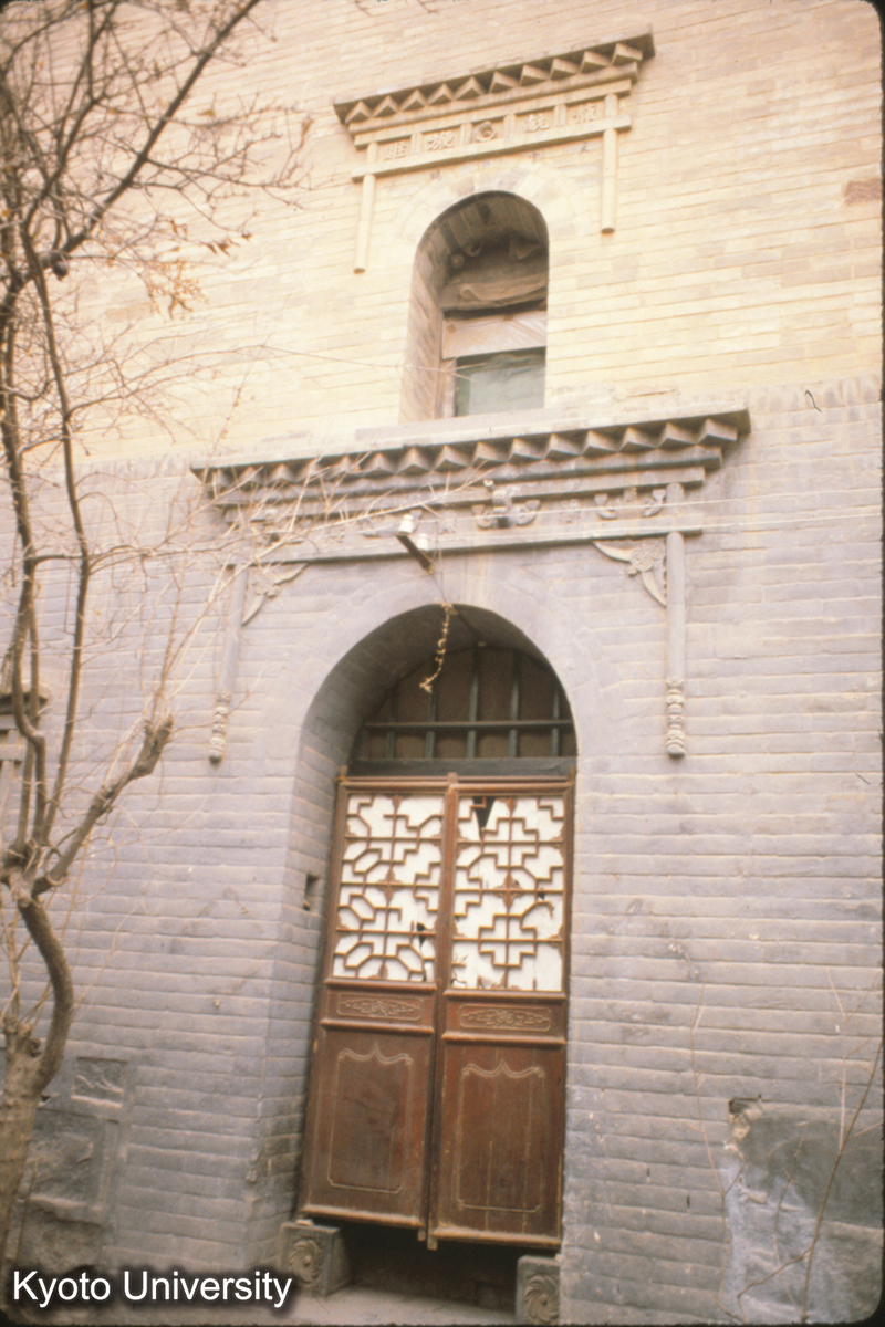 70-27_鞏県康百万地主荘園 窯上窯正面 (1)