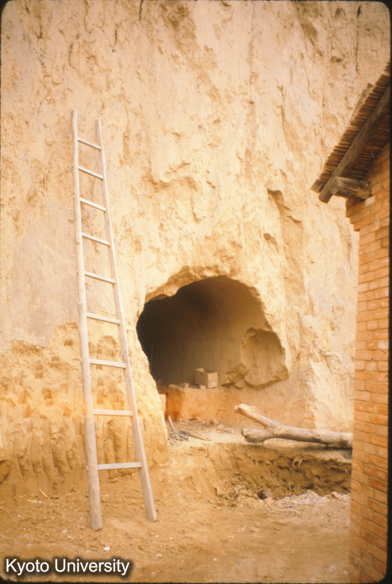 71-1_鞏県康百万付近 窯洞 (1)