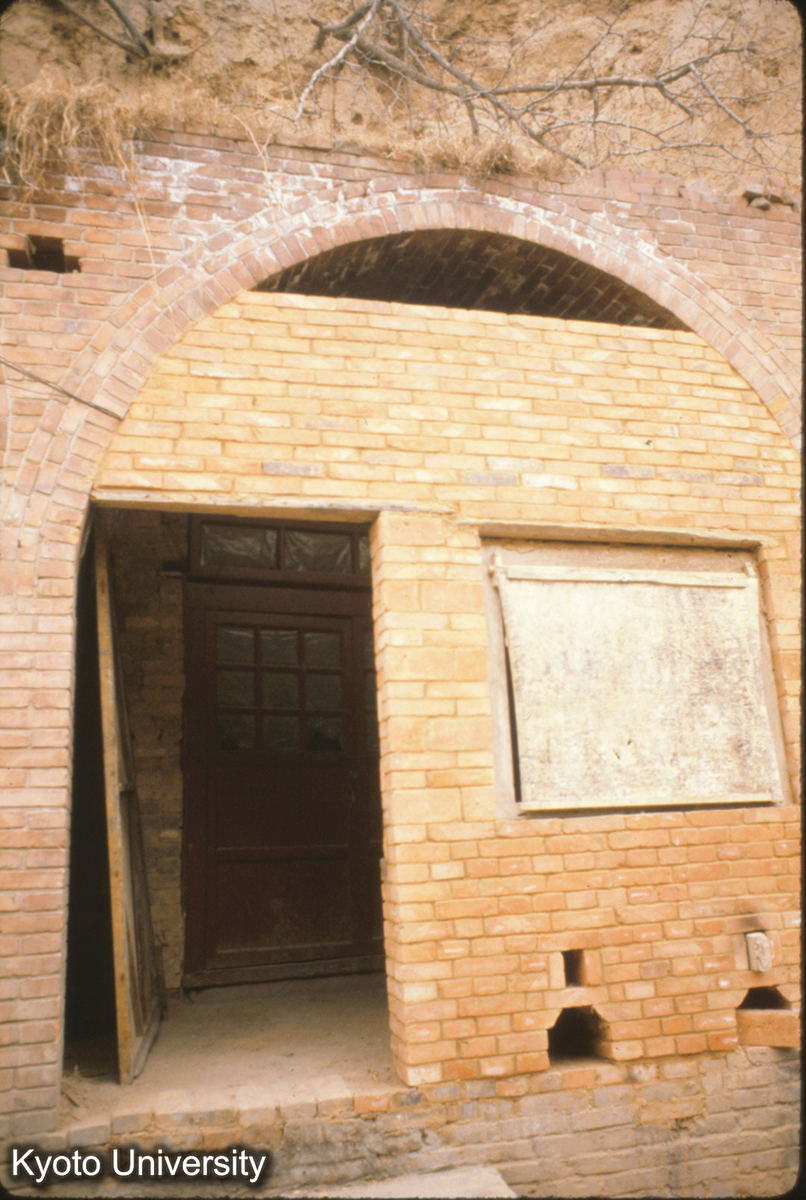 71-3_鞏県康百万付近 一般の窯洞 立面 (1)