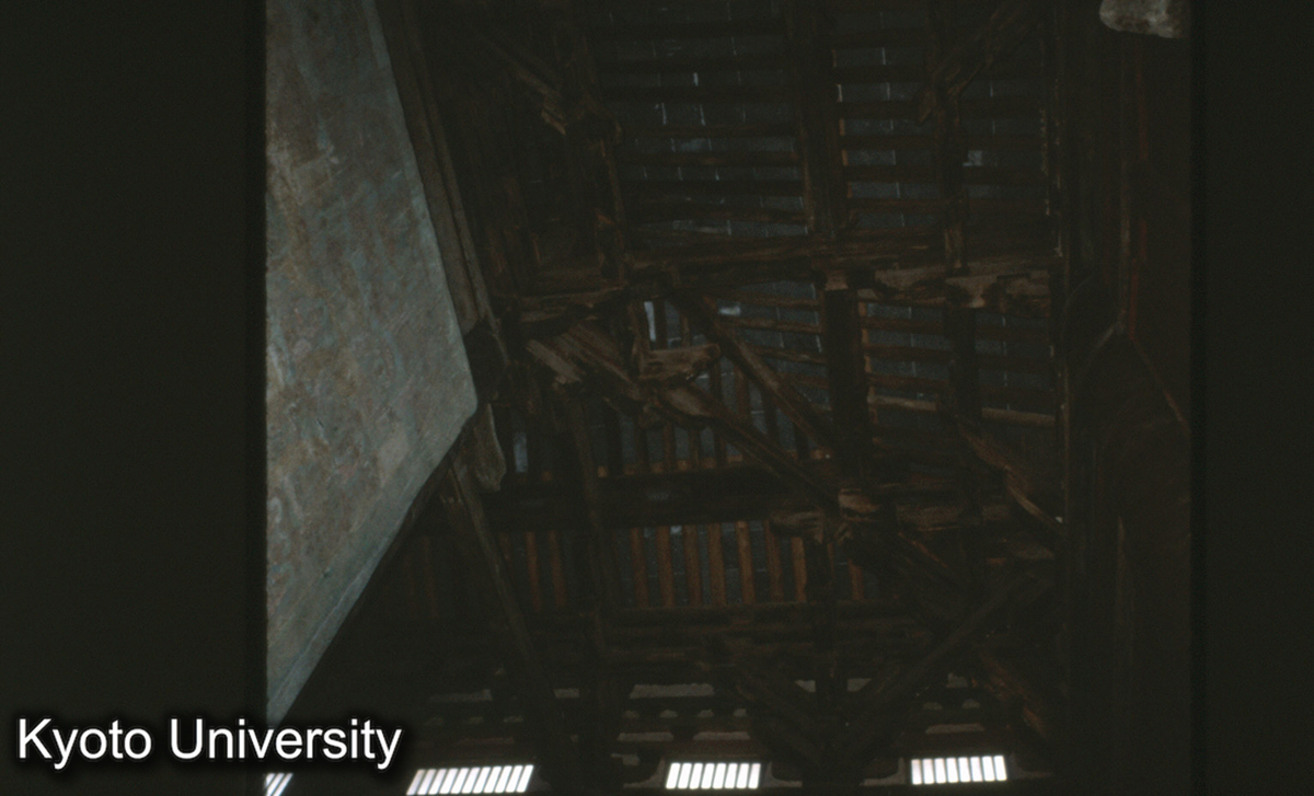 73-36_隆興寺 摩尼殿 梁架見上ゲ（西北角） (1)